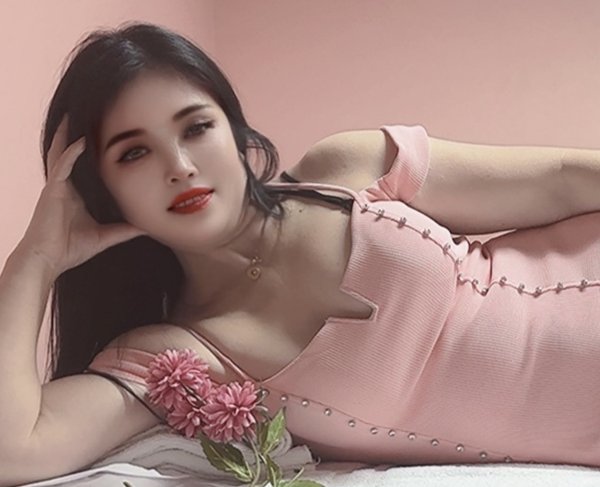 Satisfaction creator Amy  954-229-0997Incall  outcall flexible  open-minded table shower 22 years ol