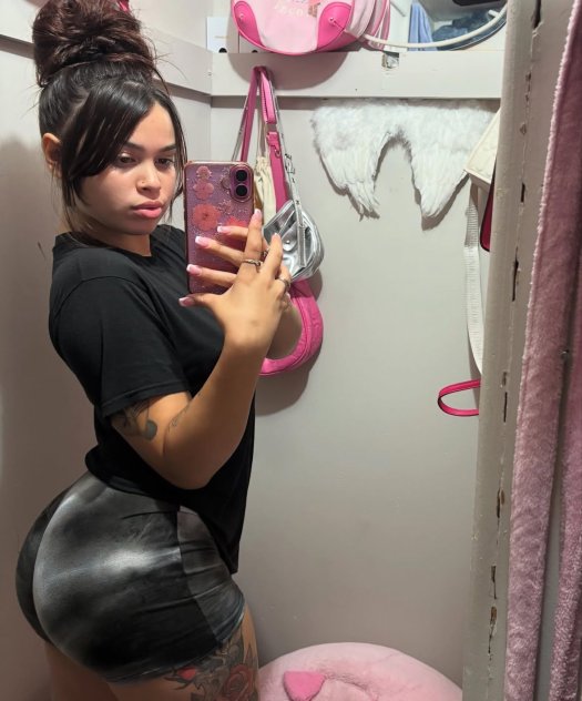Lilly  I SELL MY HOT VIDEOS AND FACETIME FUN AT LOW RATE 24 years old White Black Hair Gray Eyes Vis