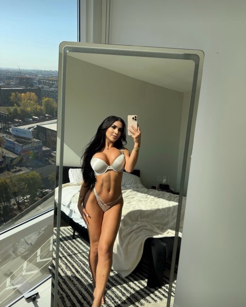 Sara outcall  Latín 26 years old Posted 07272026 315am