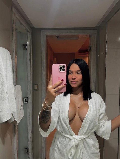 Mía  Call me so you can spend an exclusive day with me I'm 100 real 24 years old Black Hair Green E