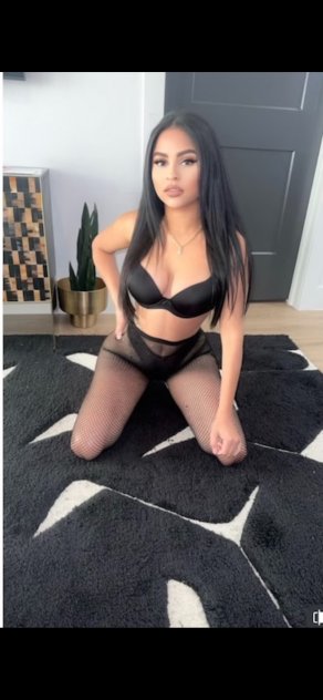 Dianiris  Dianiris 26 years old Hispanic Black Hair Black Eyes Downtown - Posted 07272026 425am